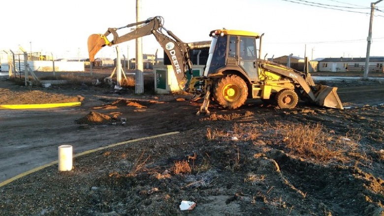 Las máquinas viales siguen trabajando en el mantenimiento de las calles de ripio
