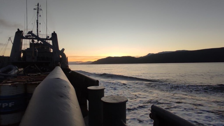 Defensa Civil Municipal y la Armada Argentina reabastecieron la costa sur de Península Mitre