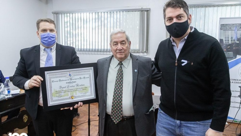 Martín Perez participó de la sesión del Concejo en la que homenajearon a personalidades de la ciudad