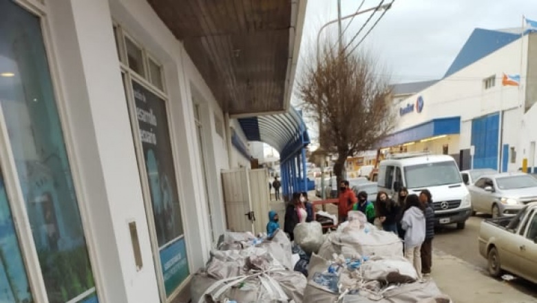 "Reciclá y Viajá" : Se reciben entre 30 y 40 bolsones de envases Pet por semana