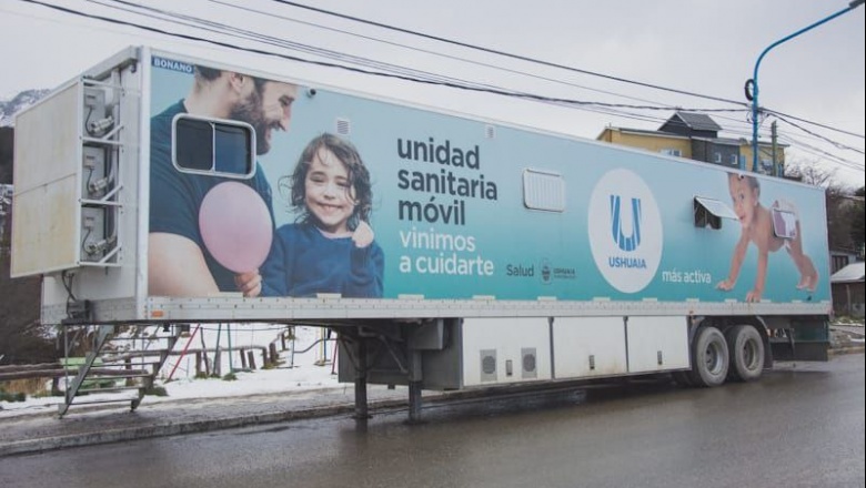 El móvil sanitario municipal refuerza la atención primaria y entrega vitamina D