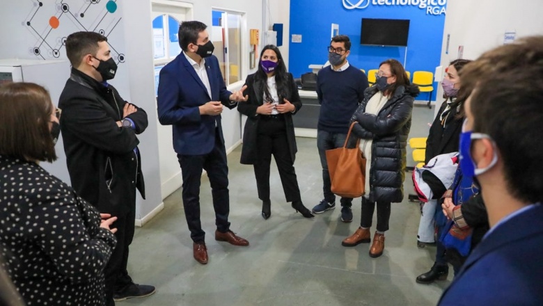 La directora de la Fundación YPF visitó el Espacio Tecnológico RGA