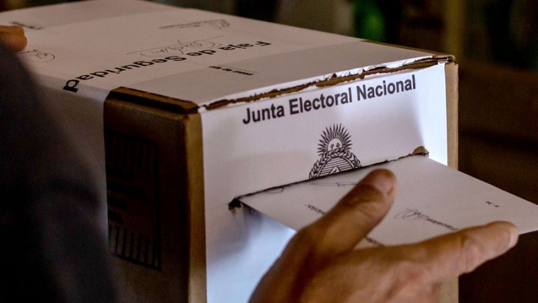 ¿Pegado o no? La Cámara Electoral explicó cómo debe ser entregado el sobre con el voto