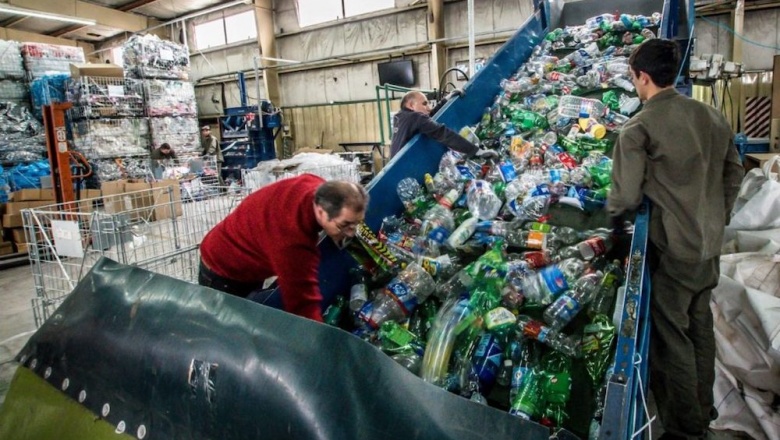 Eco Pulpo y la Cooperativa Renacer trabajan en la producción de baldosas con plástico recuperado