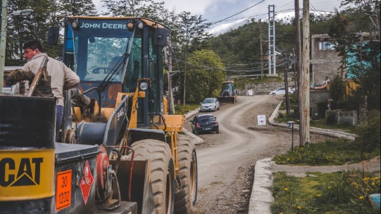 Avanza el pavimentado de nuevas calles en Barrio Los Morros