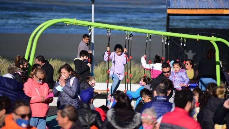 40 mil personas disfrutaron del Parque de los Cien Años y del encendido del nuevo arbolito