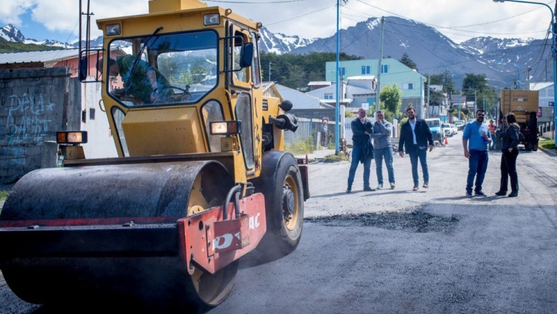 Vuoto recorrió las obras de pavimentación en Provincia Grande, Barrios Los Morros y Alakalufes II