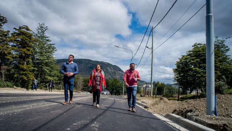 El intendente supervisó la pavimentación de calle Tucumán y la obra del colector cloacal en la urbanización San Martín