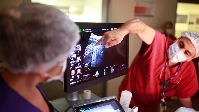 Una proeza que impacta. El minuto a minuto de una cirugía de espina bífida intrauterina