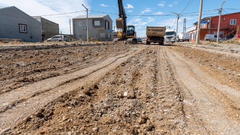 Continúan con obras viales en los barrios de Río Grande