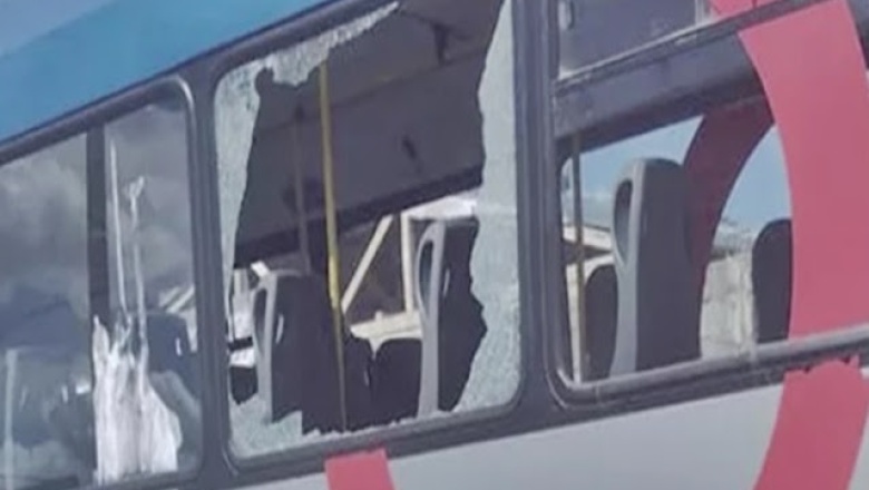 Grave ataque a un colectivo: Un pasajero herido