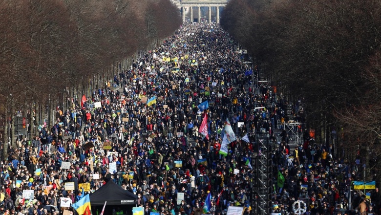 Miles de personas se manifestaron en toda Europa contra Putin: “Queridos rusos, terminen con el tirano”