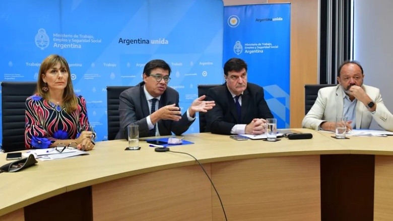 El salario mínimo aumentará 45% en cuatro cuotas y terminará el año en $47.850