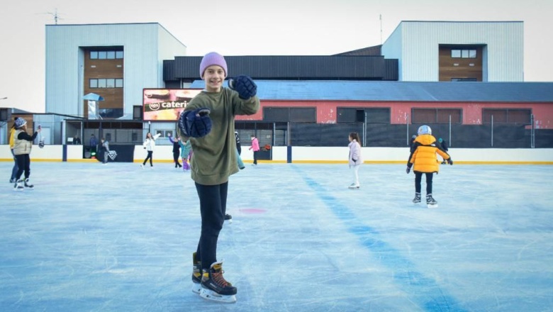 Jornadas de aprendizaje de patinaje sobre hielo en la pista "Tachuela Oyarzun"