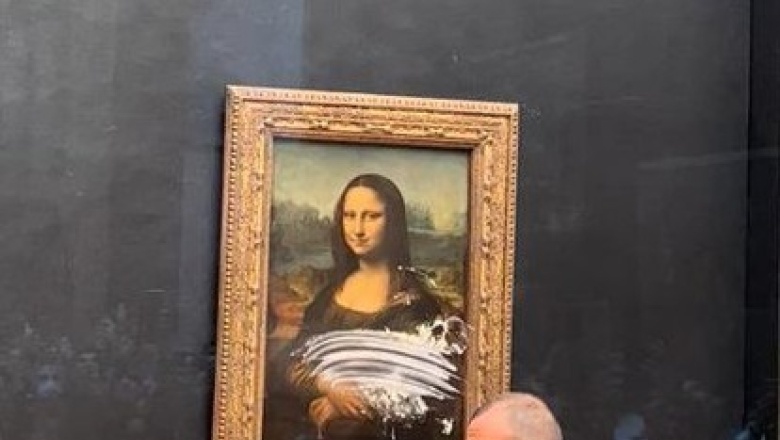 Atacaron La Gioconda en el Louvre: Un visitante le arrojó un pedazo de torta