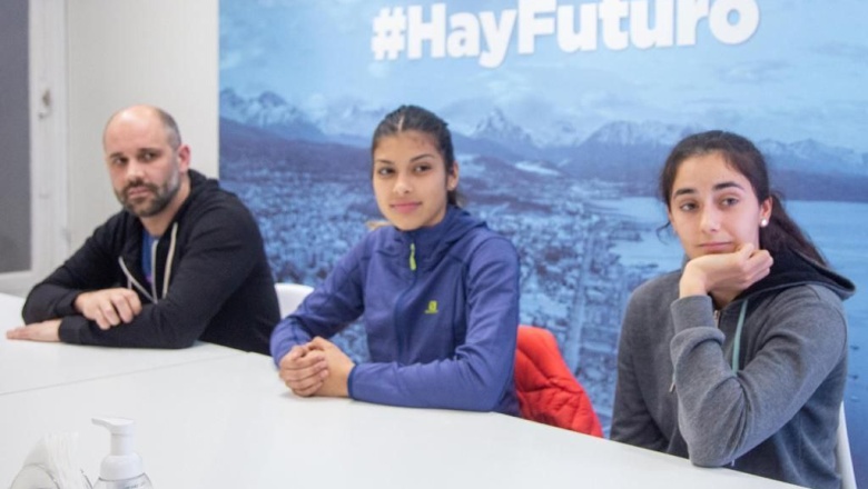 Las campeonas Renata Godoy y Antonella Ojeda fueron recibidas por el intendente Vuoto