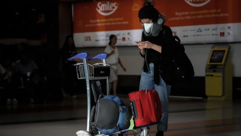Los 9 objetos indispensables que se deben llevar en el equipaje de mano en un vuelo de larga distancia