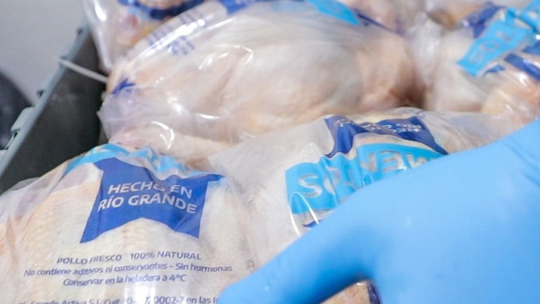 RGA Alimentos: El Municipio inaugura la marca local con la primera venta de pollos de producción riograndense