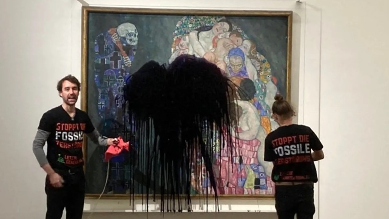 Rocían con un líquido negro un cuadro de Klimt en un museo de Viena