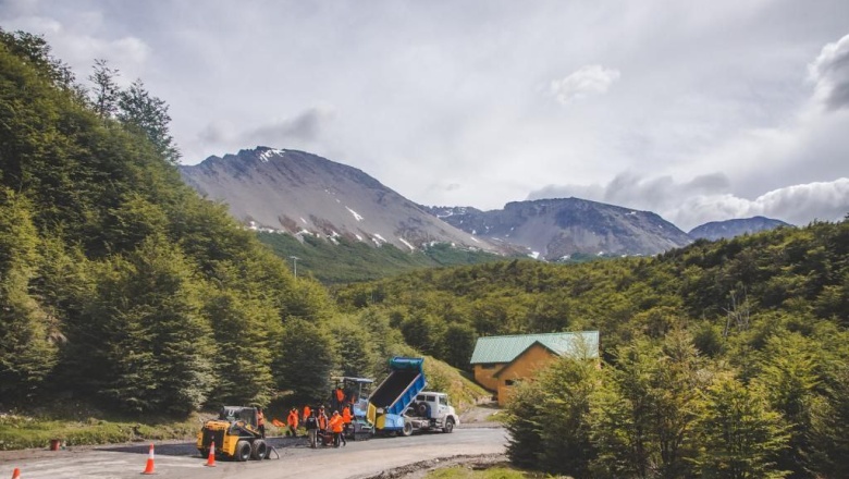 Avanza la pavimentación del camino al Glaciar Martial