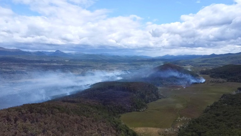 Brigadistas nacionales se suman a la lucha contra el incendio del corazón de la isla