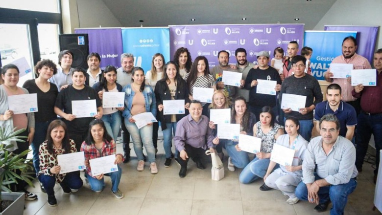 50 personas recibieron el certificado por sus capacitaciones
