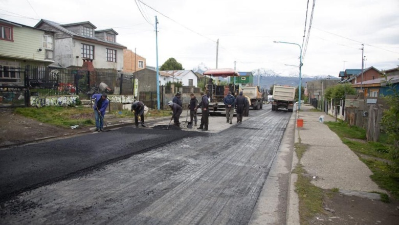 Avanzan con el plan de pavimentación y repavimentación