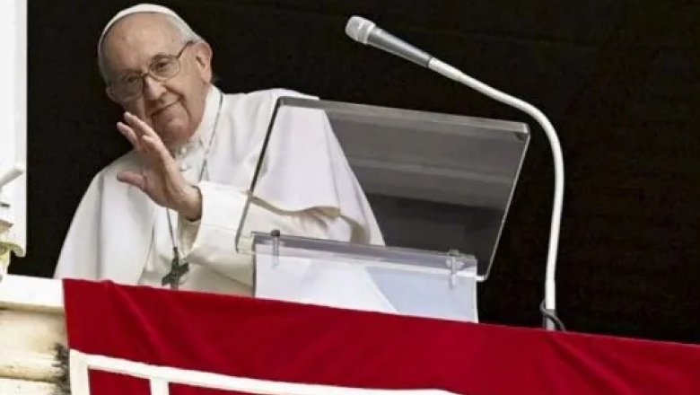 El papa Francisco, internado en el hospital,  agradeció con un twit