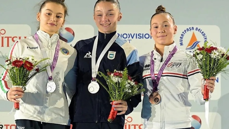 La gimnasta argentina Mía Mainardi, de 14 años, se consagró este sábado campeona mundial júnior de salto de su categoría en Antalya, Turquía