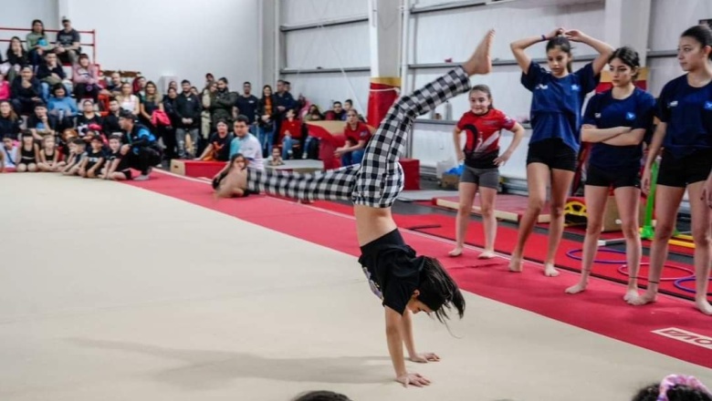 Multitudinario encuentro en Centro Municipal de Gimnasia Artística