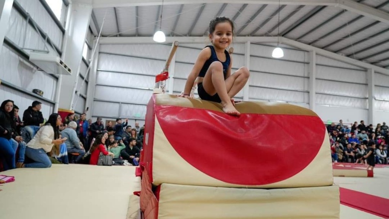 Multitudinario encuentro en Centro Municipal de Gimnasia Artística