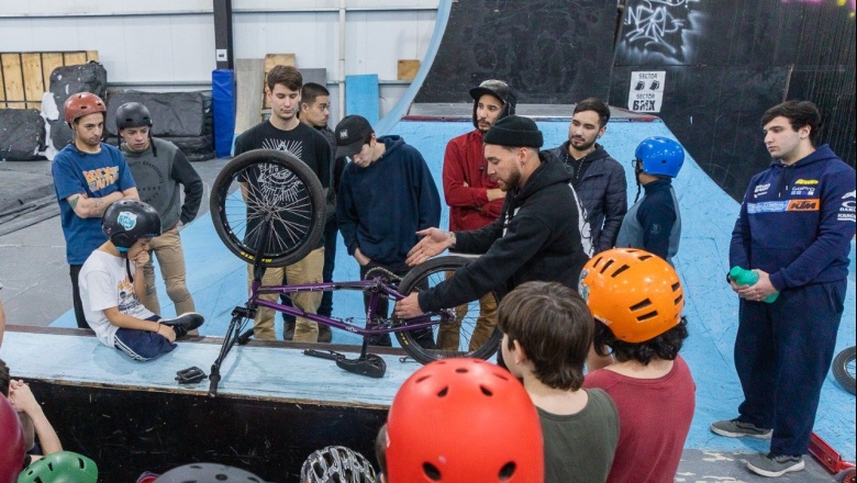 El integrante de la selección argentina de BMX, Gabriel Chaves, brindó un campus a mas de 50 deportistas