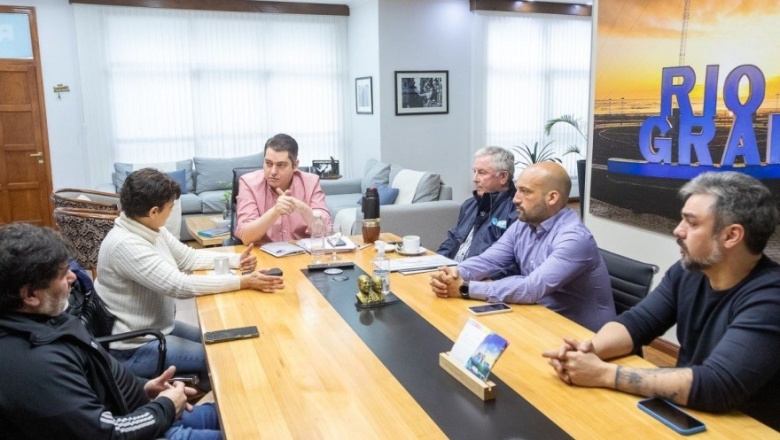 Perez y autoridades del Automóvil Club definen detalles del 'Gran Premio de la Hermandad'