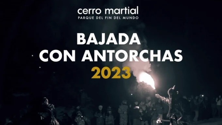 Bajada de antorchas en el cerro glaciar Le Martial