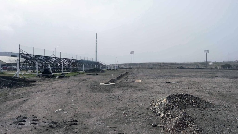 Plan de obras municipal: Renuevan el césped sintético de la cancha 11