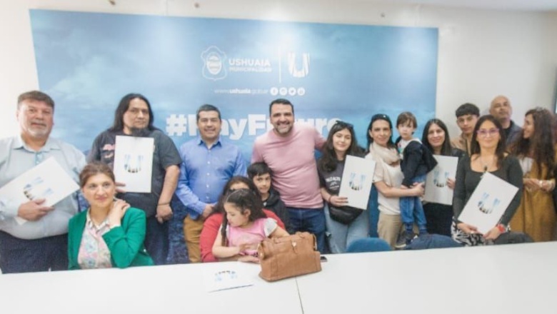 La Municipalidad de Ushuaia hizo entrega de títulos de propiedad a 20 familias de la ciudad