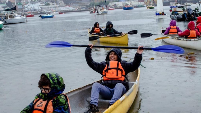 Kayak y Palestra para disfrute de los niños en la Colonia Mumnicipal