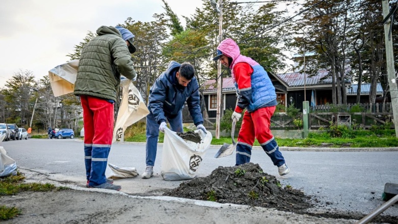 Jornada de limpieza en Los Morros y reparación de la rotonda de Andorra