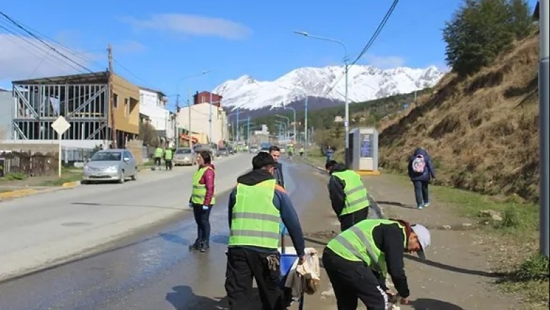 Invitan a los vecinos a retirar los vehículos de calle Alem por jornada de limpieza