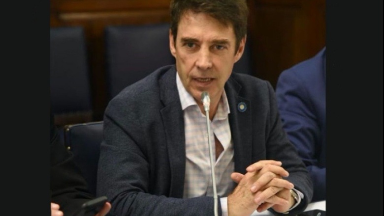 Stefani cuestiona duramente a  De Loredo y otros críticos de la Ley 19640.