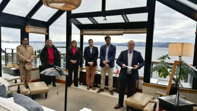 Acuerdo entre la Municipalidad de Puerto Williams y la Armada Argentina para el transporte por vía marítima”