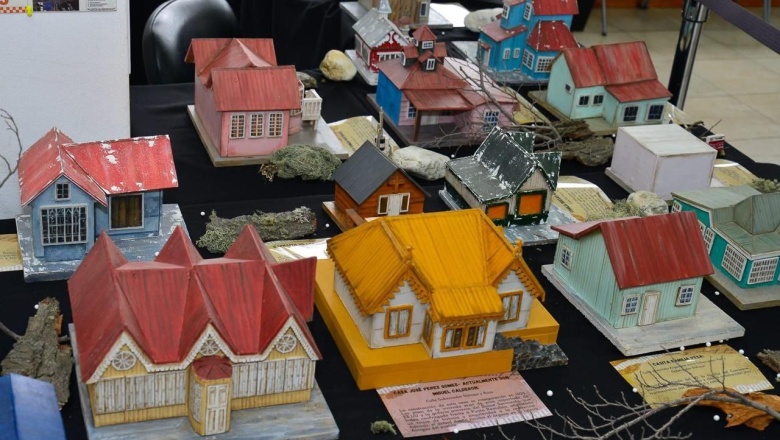 Una muestra fueguina imposible de dejar de ver: " Casitas de mi Ushuaia"