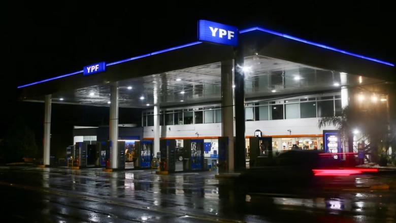 Desde este domingo aumentan los precios de la nafta y el gasoil: cuánto costará el litro