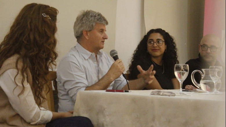 Profesionales, científicos y vecinos participaron de la charla “Identidad Bicontinental”
