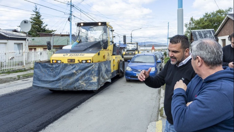 El intendente recorrió las obras en marcha y dialogó con vecinos