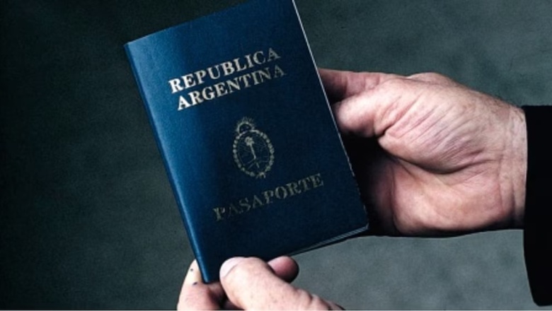 Ciudadanía por grandes inversiones, deportaciones exprés y residencia más estricta: qué dice la letra chica de la reforma migratoria de Milei
