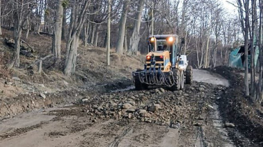 Continúan las tareas de bacheo y mantenimiento de calles de ripio