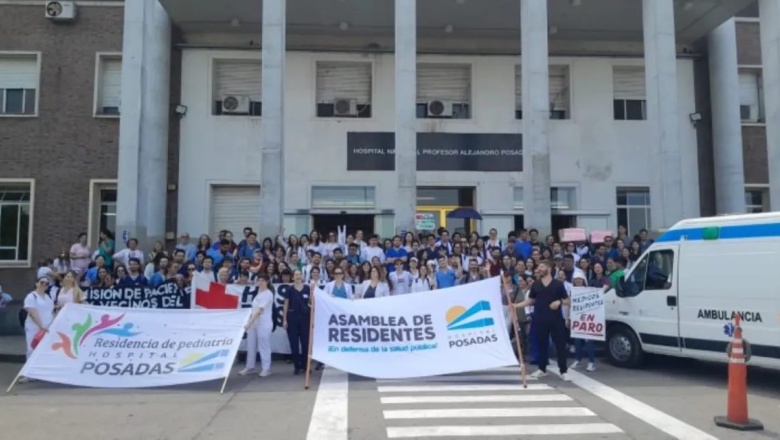Residentes del Posadas se plegaron al reclamo del Garrahan
