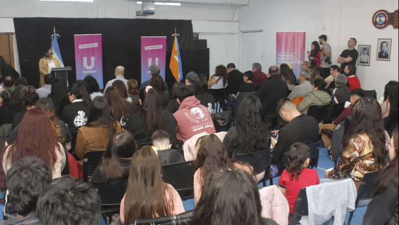 "Mujeres en Marcha": Mas de 60 mujeres recibieron sus certificados en oficios no tradicionales