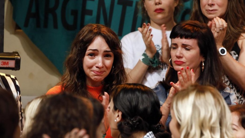 Apoyada por sus pares, una actriz denunció que Darthés la violó cuando era menor